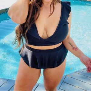 ⚠️BRAND NEW ⚠️Beautiful peplum two piece zippered swimsuit